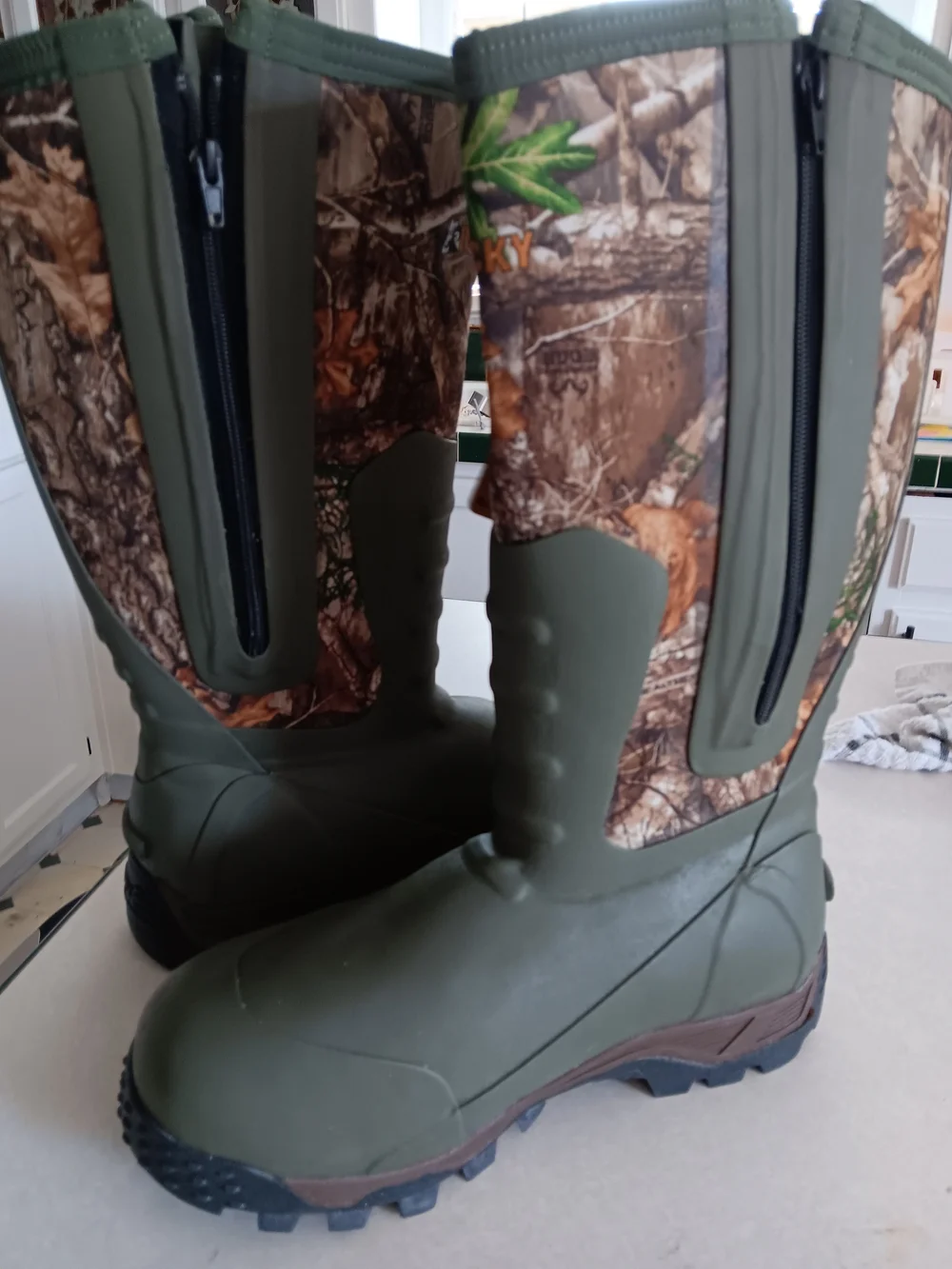 Mens Core Rubber Waterproof Outdoor Boot. Size 10.
